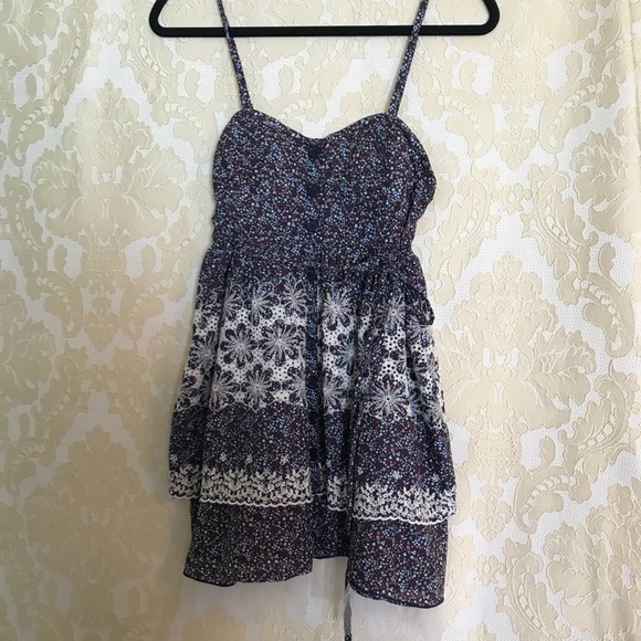 Flower layered dress w/ embroidery designs -size s - Picture 1 of 8